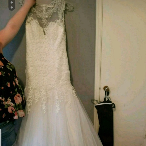 Beautiful Wedding Dress - Picture 1 of 4